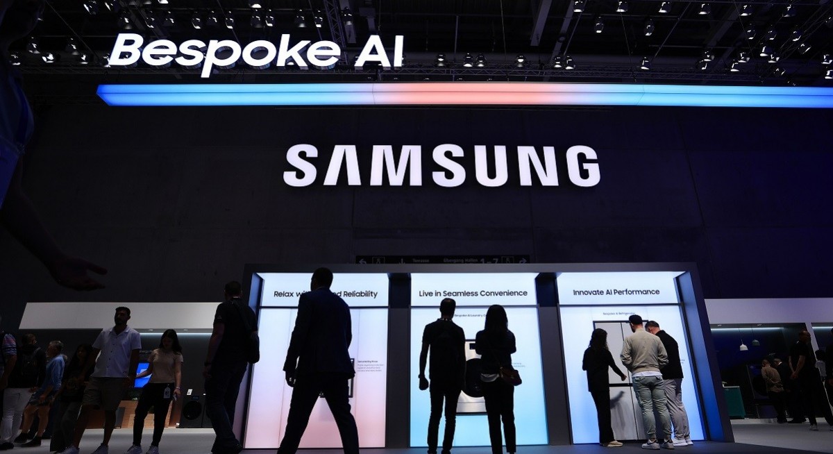 Samsung shares hit fresh record after AI chip boom lifts profit