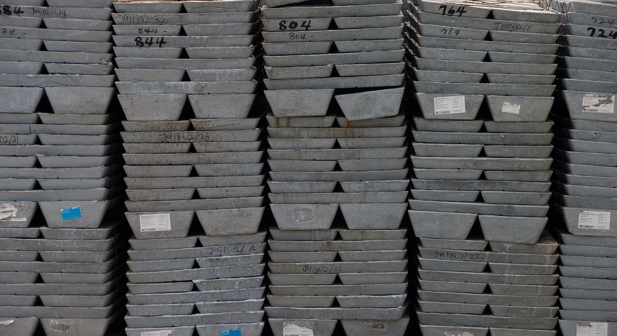 Zinc hovers near highest in almost a year as stockpiles shrink