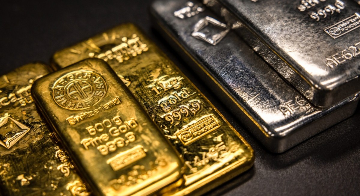 Gold trader hiring spree drives up pay as bullion market booms