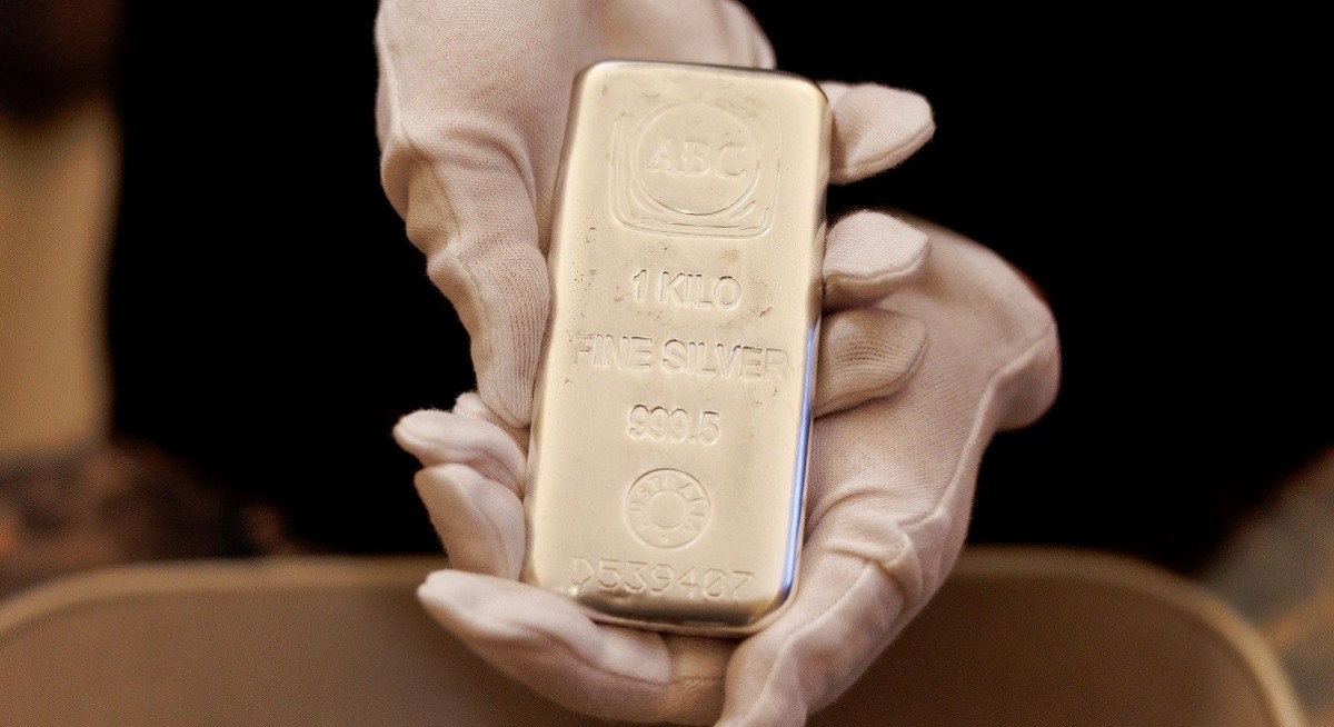 What is the gold price telling us?