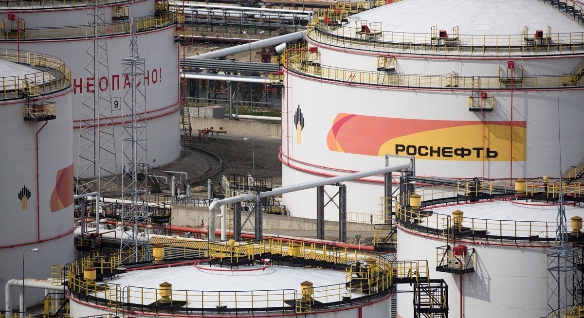 US sanctions Rosneft and Lukoil in push for Ukraine talks