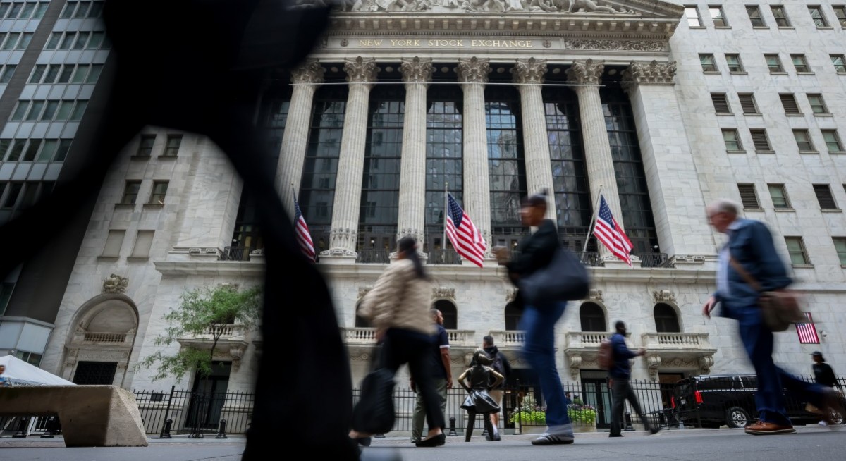 Traders hedge against Fed cut even as odds of reduction diminish