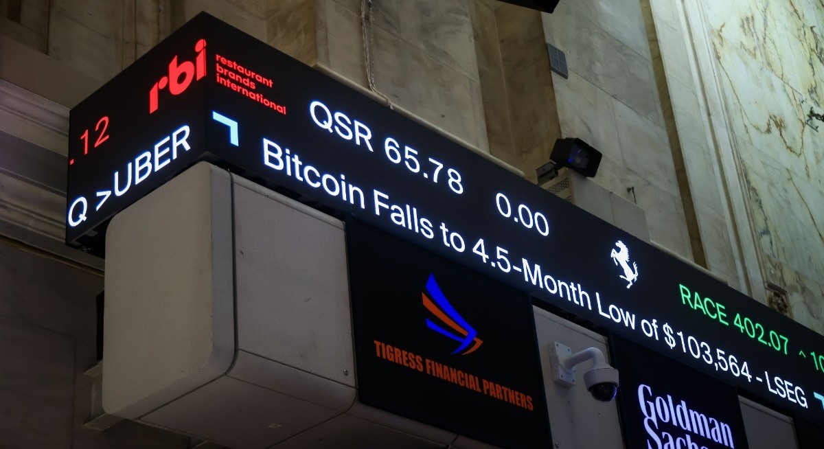 Stocks tumble, bonds rise with yen on haven bid