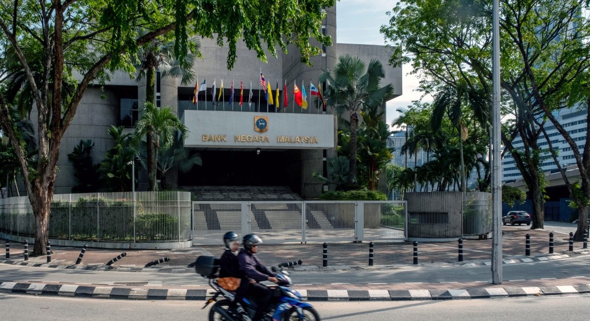 Malaysia to keep policy rate steady, defying regional easing as its economy holds up