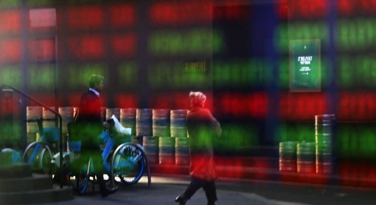 Asia set for sluggish open ahead of delayed data