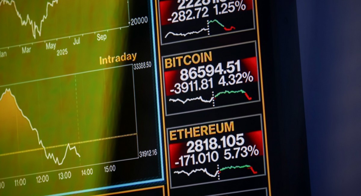 Asian stocks set to fall following volatile US session