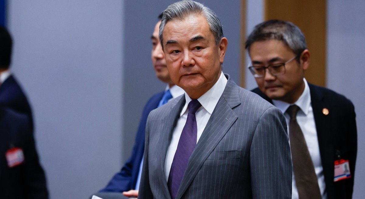 China turns to France for support during its feud with Japan