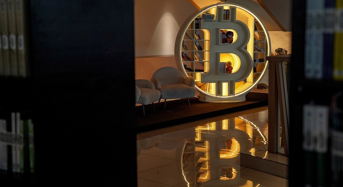 Bitcoin hits two-week high but crypto sentiment remains fragile