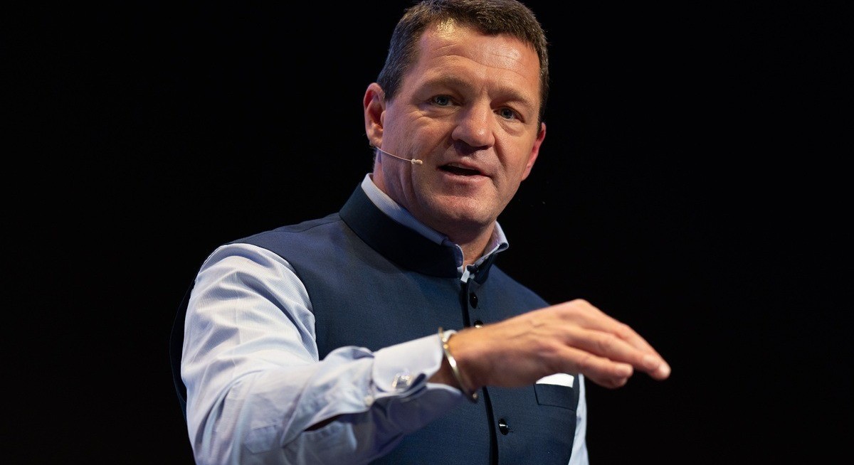 Lush India Orders Indigo's Ceo To Explain Mass Cancellation Scene in HD Lush India Orders Indigo's Ceo To Explain Mass Cancellation Scene in HD