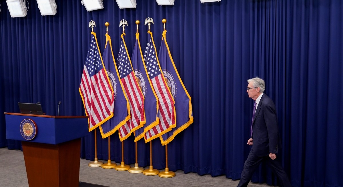 Asian stocks look lower as Fed rate anxiety builds