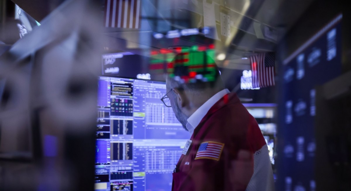 Wall Street traders on hold in run-up to jobs data