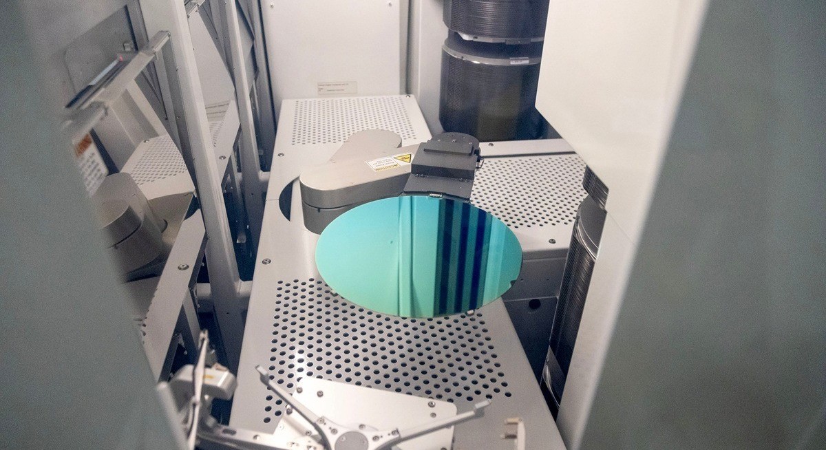 Micron gives rosy sales forecast after AI boom spurs demand