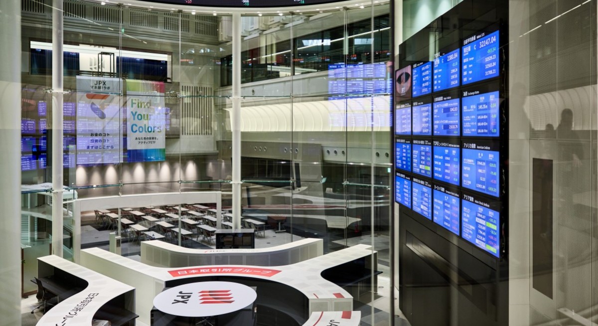 Asian stocks poised to extend record global rally