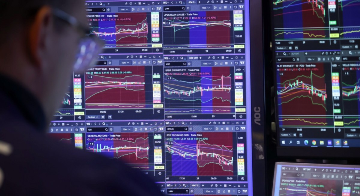 Stocks decline for third day as 2025 nears end