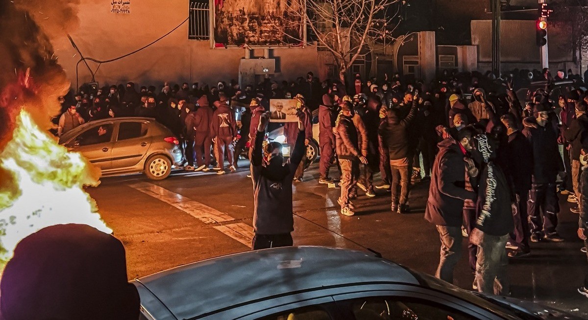  Trump says US closely monitoring Iran, mulling options