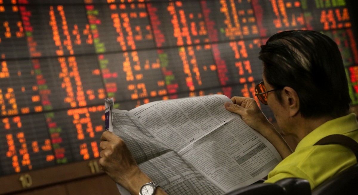 Wall Street stages cautious bounce amid Fed angst