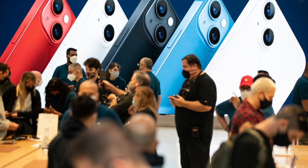 Apple’s upbeat forecast clouded by concerns about rising costs