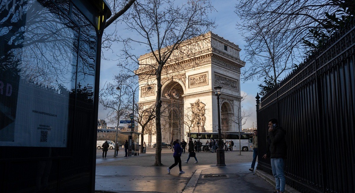 French economy keeps growing despite political and budget chaos