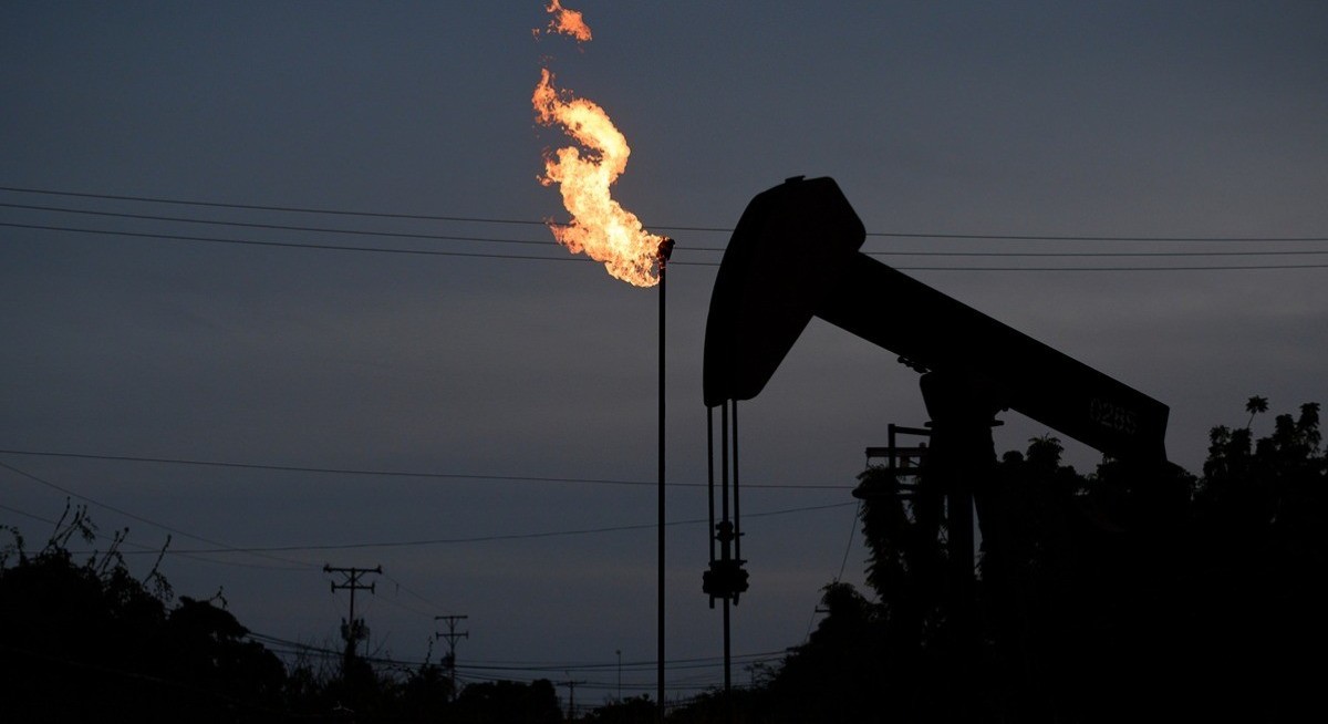 US allows oilfield contractors to go to work in Venezuelan fields