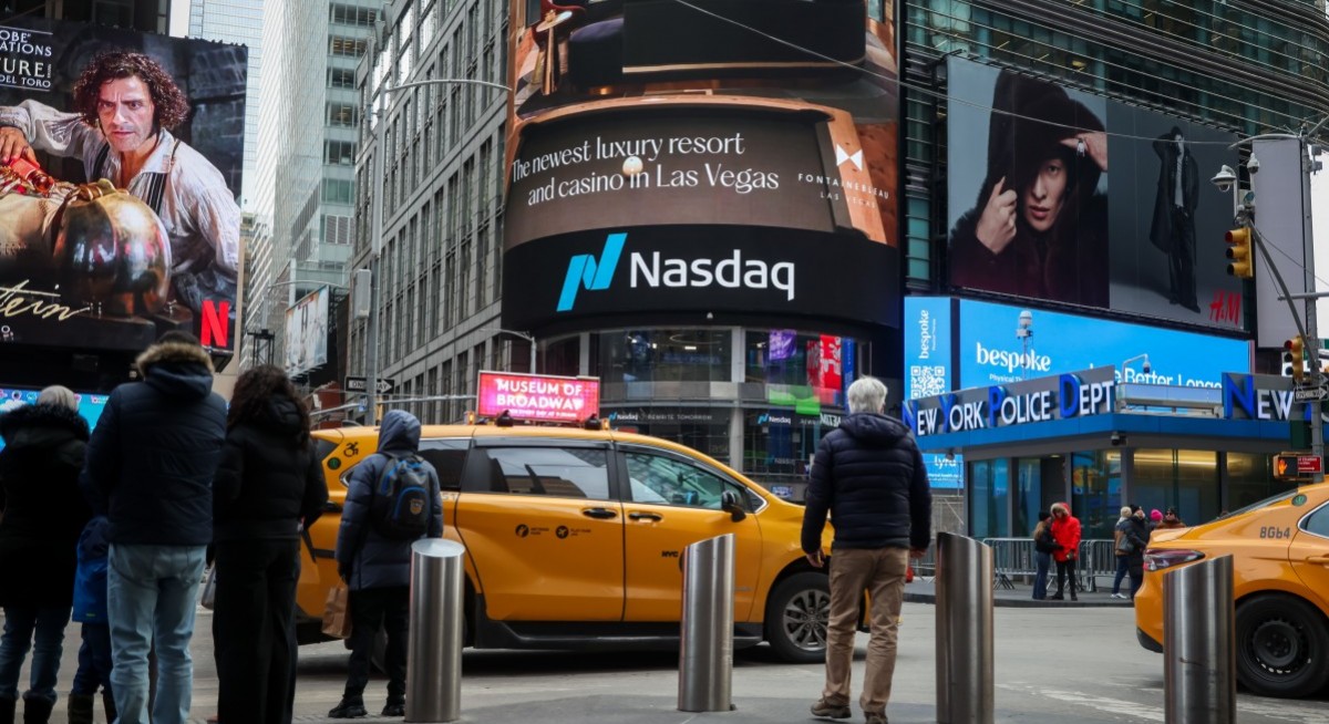 Nasdaq 100 sinks 2% as AI jitters roil Wall Street