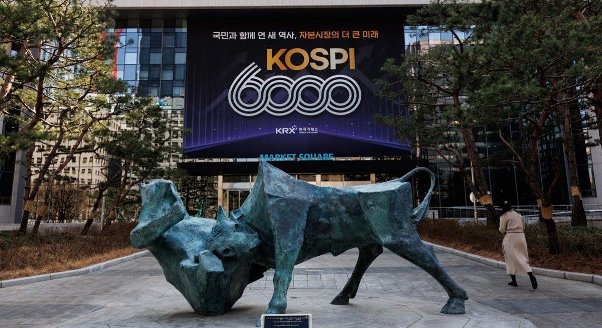 Global funds pull money from Asia at fastest pace in years