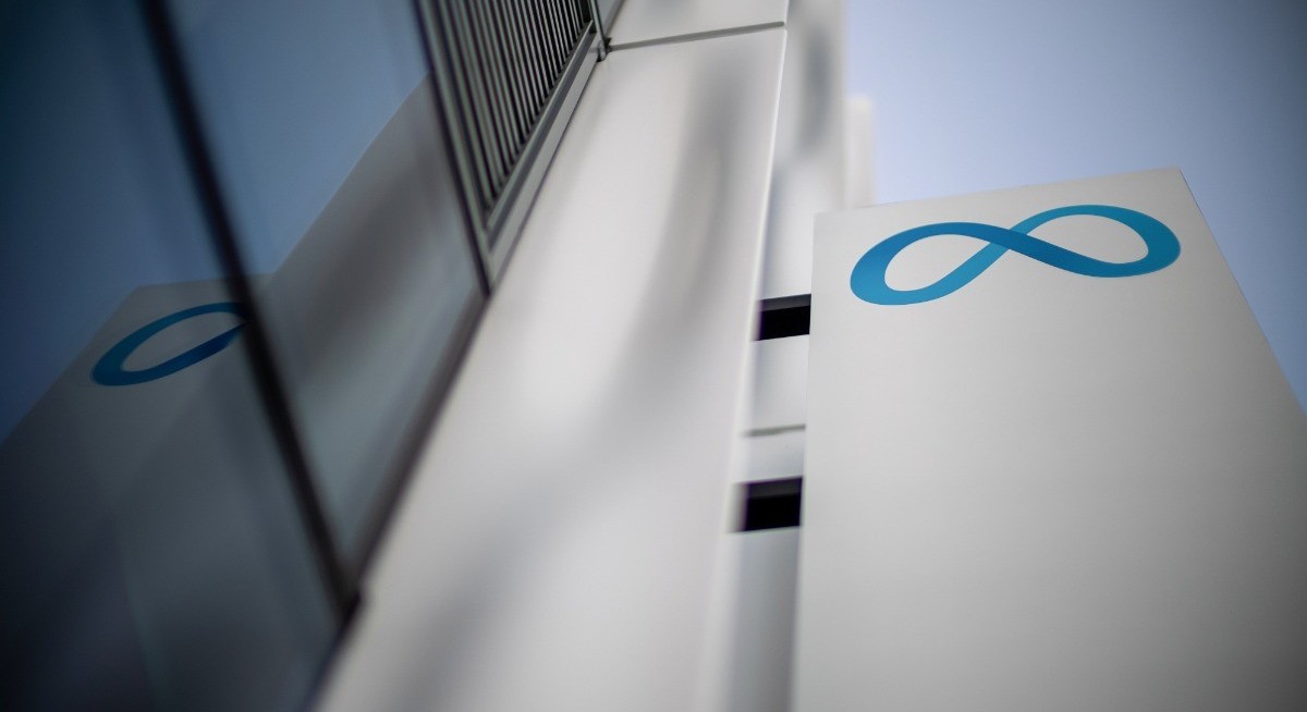 Meta offers top execs stock options for first time since IPO