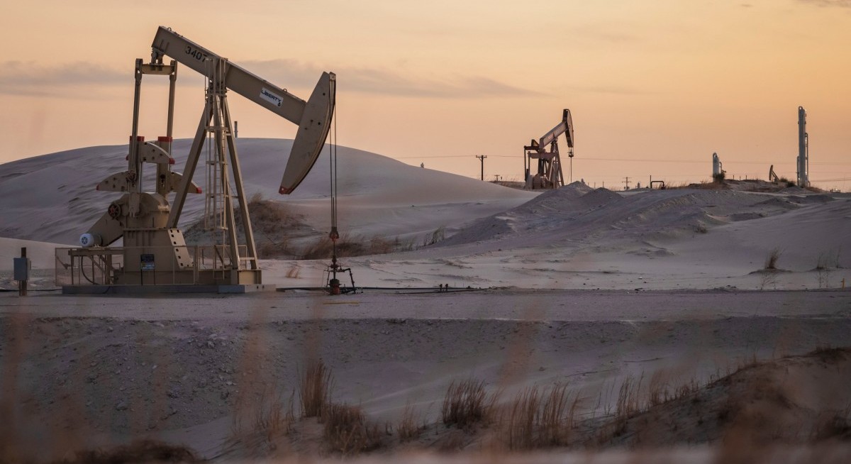 Oil steadies after slumping on moves to restart US-Iran talks