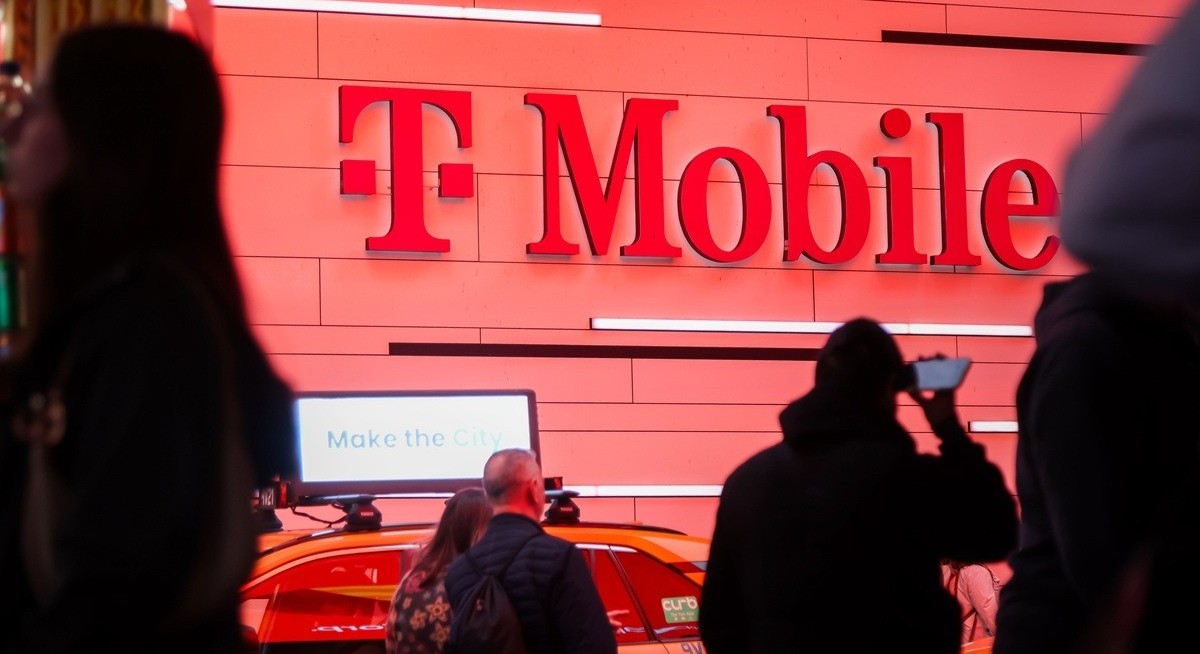 Deutsche Telekom weighs full combination with T-Mobile