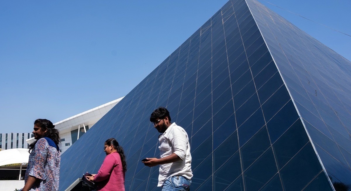 India tech giants struggle to shake off US$115 bil rout