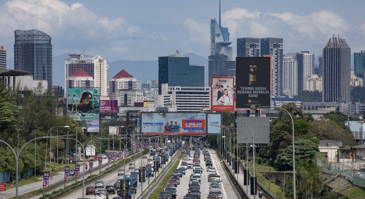 Foreign central banks boost share of Malaysian bonds to record