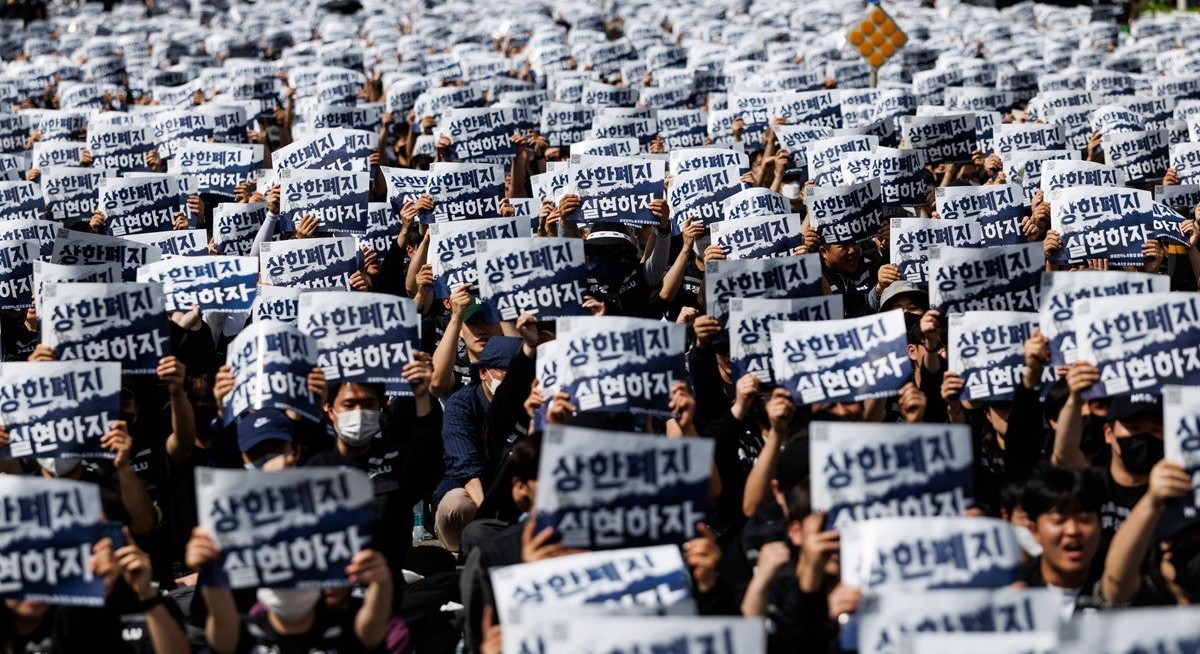 Samsung shares jump after high-stakes labour talks resume