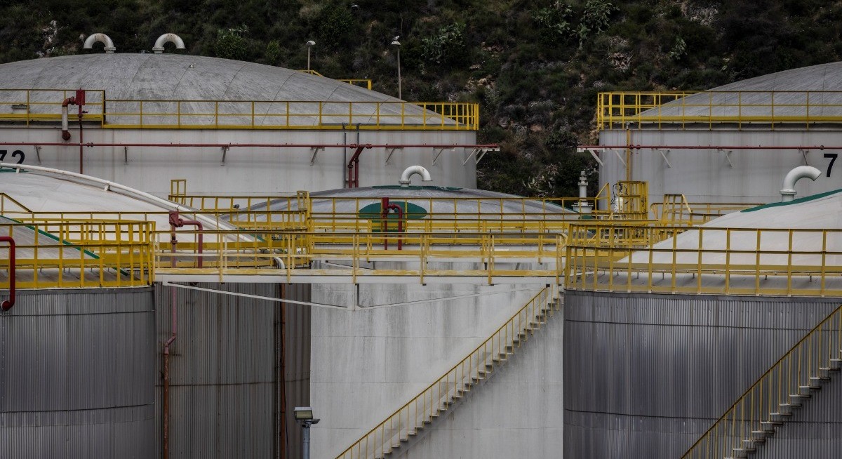 Goldman says global oil stockpiles falling at record pace