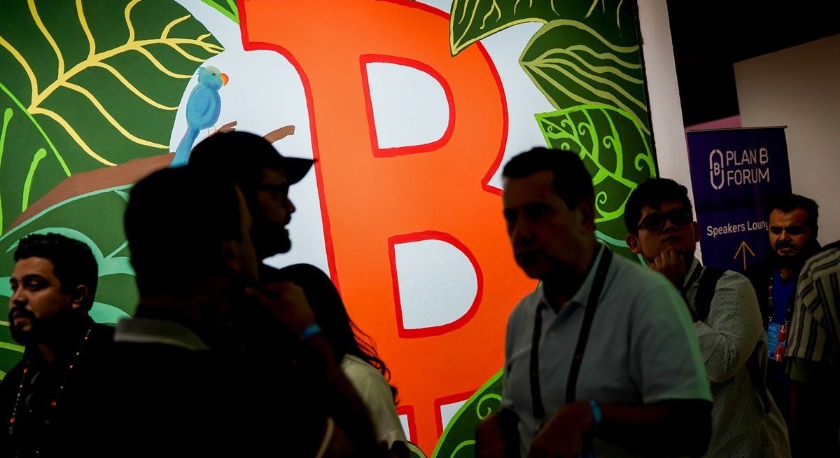 Bitcoin treasury firms shed US$62 bil in deepening crypto rout