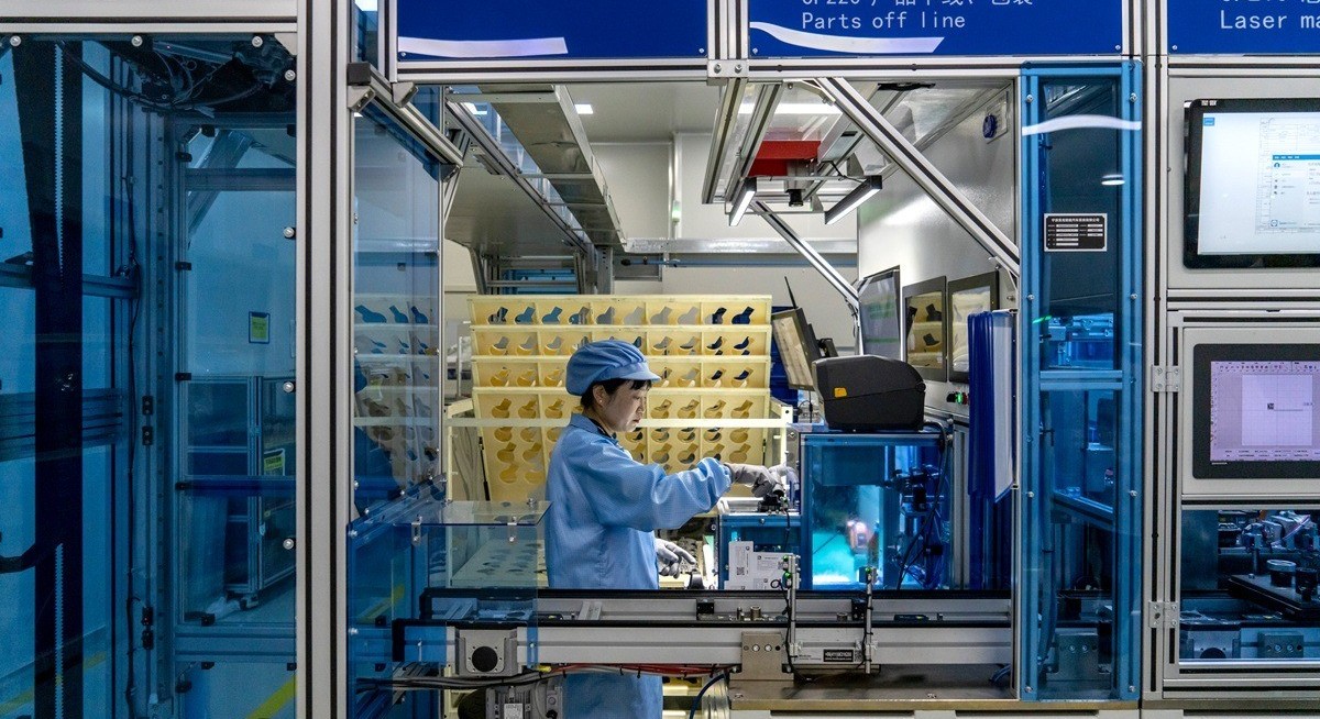 China’s GDP growth unexpectedly dips below official target range