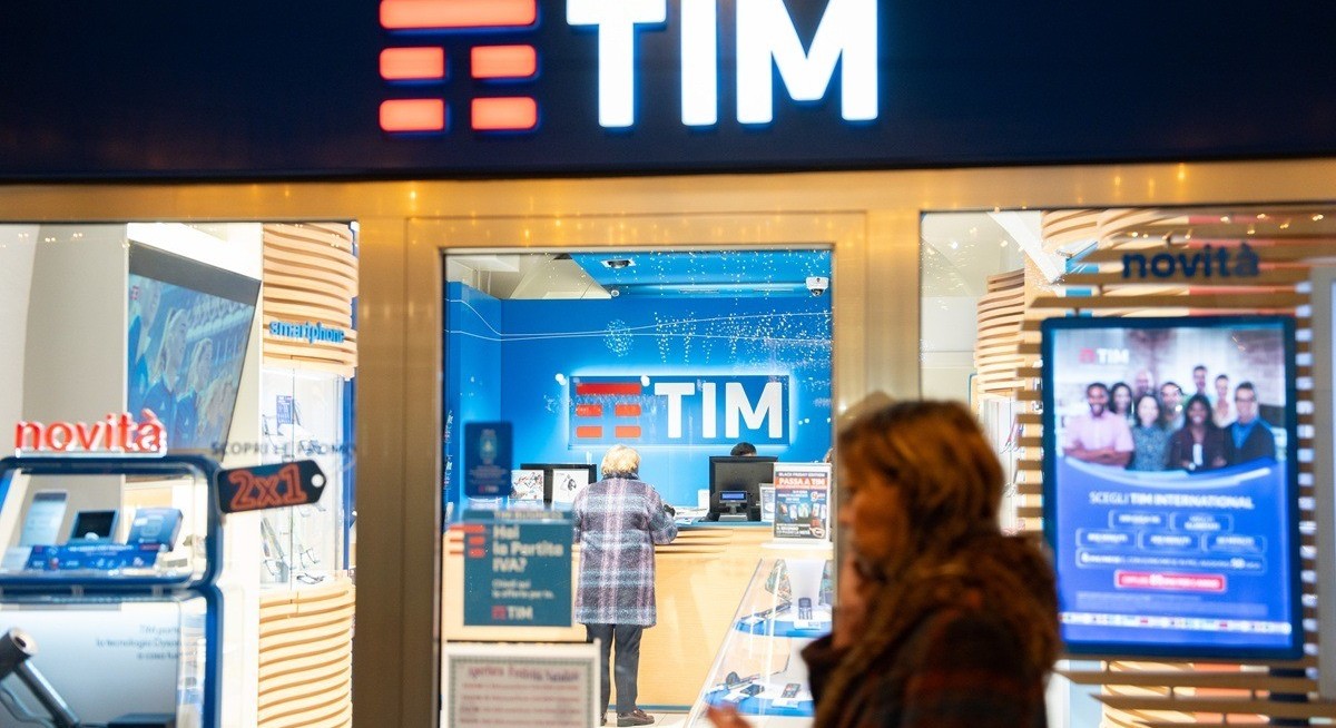 Telecom Italia board endorses €10.8 bil Poste bid as fair
