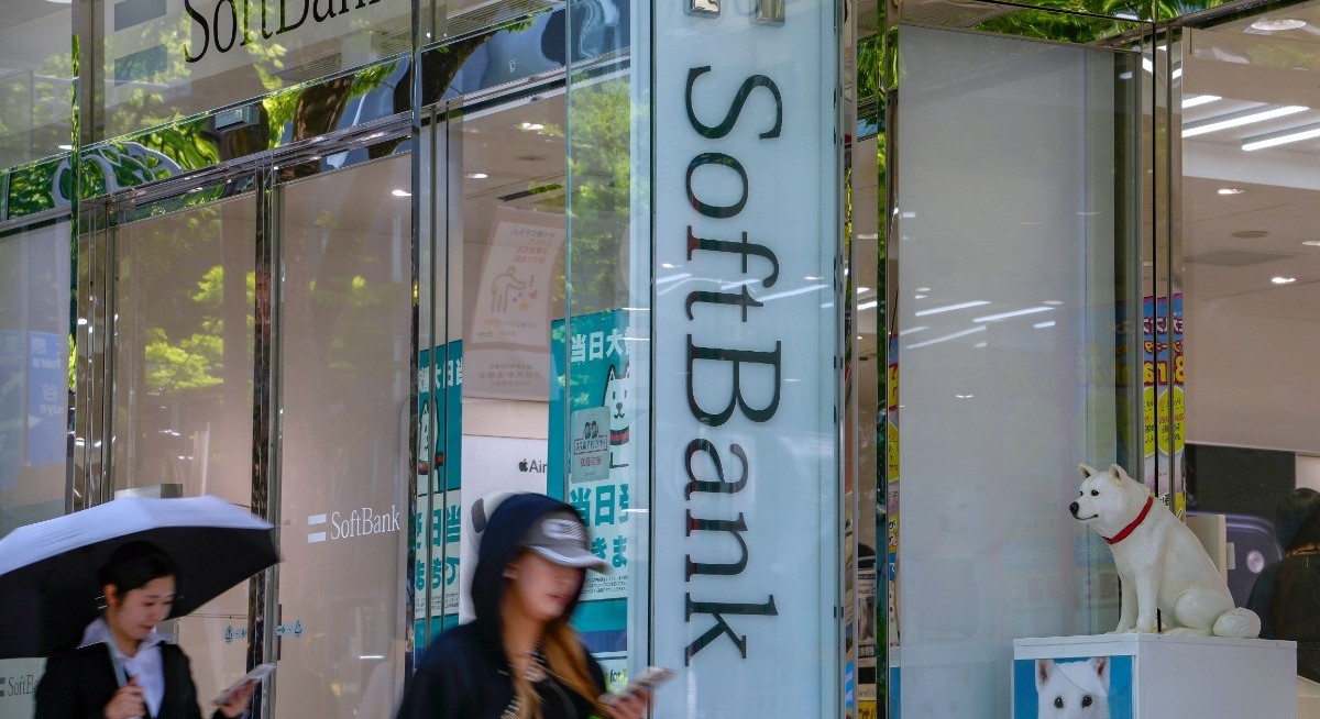 SoftBank plans record US$6.3 bil retail bond sale in Japan
