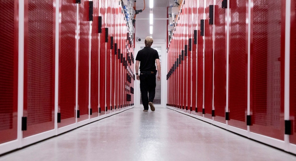 Nextdc S7 Nextdc CEO to forgo bonus after Australia data centre delay