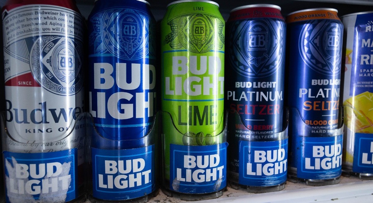 AB InBev volumes return to growth on resilient beer demand