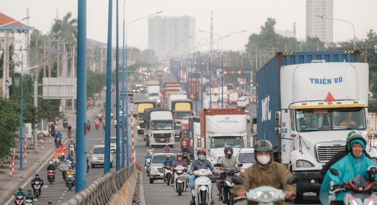 IMF warns Asia’s growth will cool this year, next on trade risks