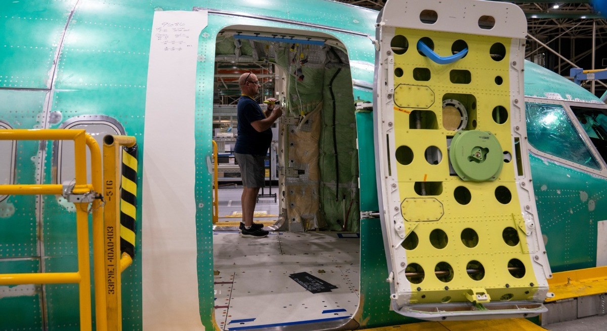 US manufacturing output stalls, held back by durable goods
