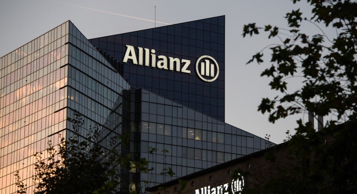 Allianz said to lead bidding for HSBC Life Singapore