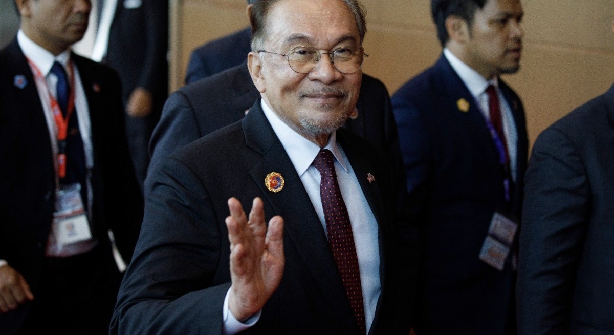Anwar says chip tariff not an issue for now after Trump meet
