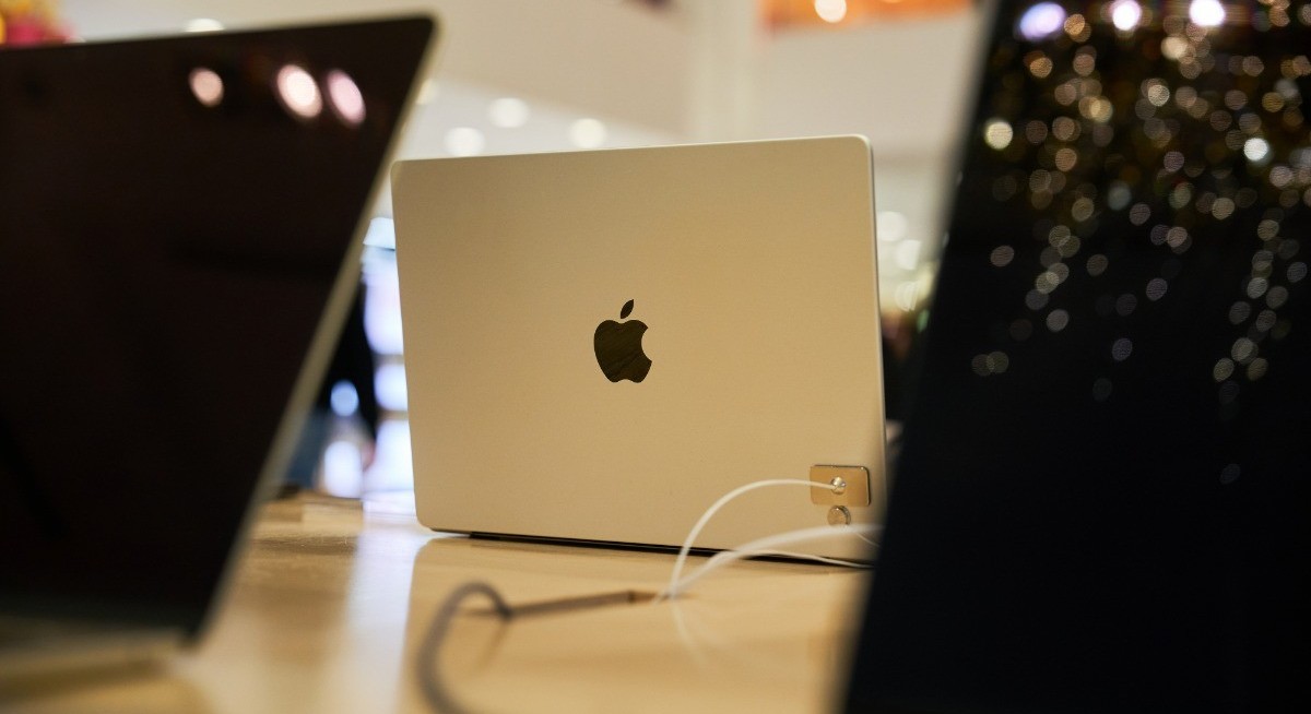 Apple raises computer prices with new MacBook Pro and Air lines