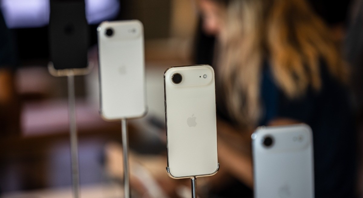 Apple designer who introduced the iPhone Air leaves company — Bloomberg