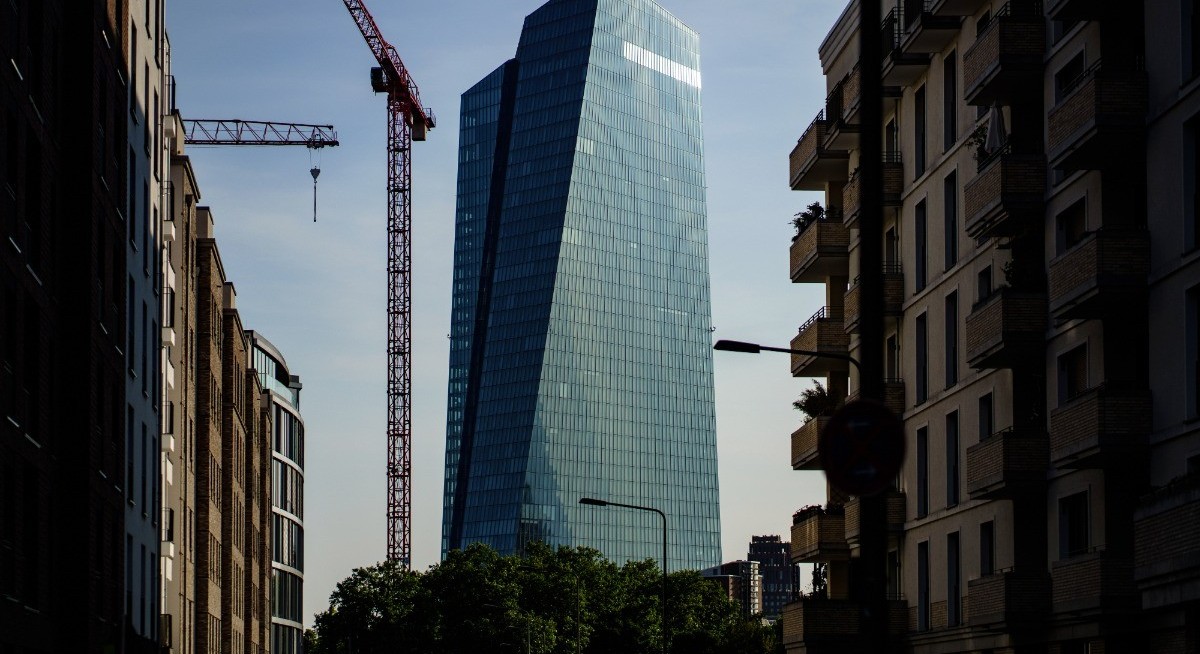 Banks offload risk on US$500 bil of corporate loans in Europe — and regulators are watching