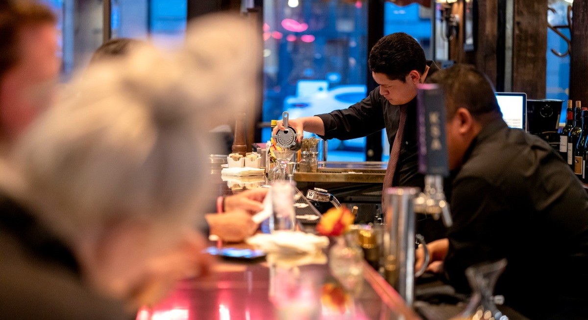 US services activity contracts for first time since 2023