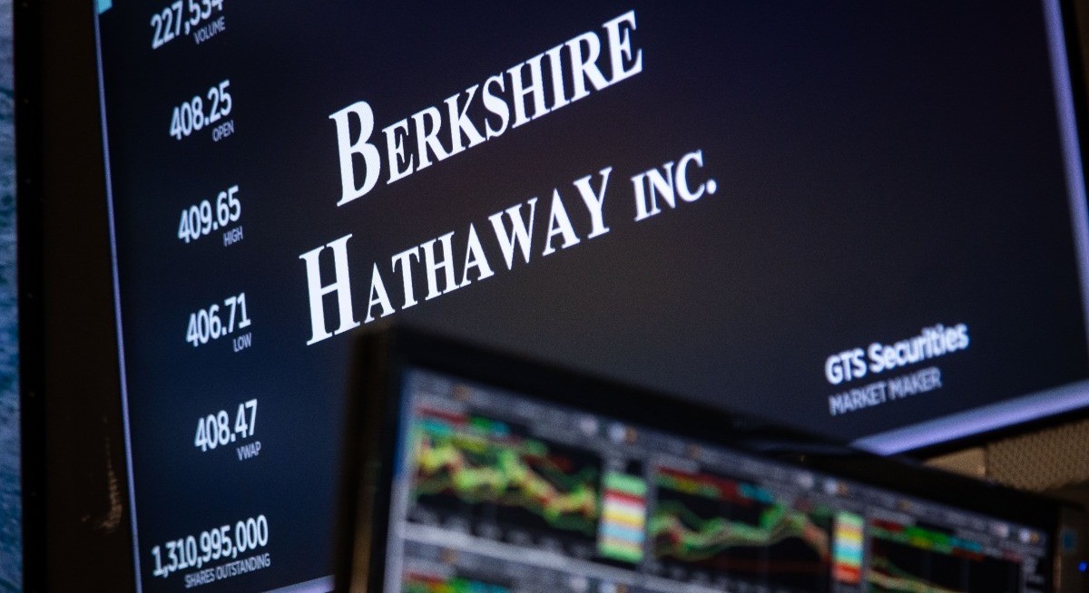 Berkshire Hathaway plans yen bond amid global debt binge