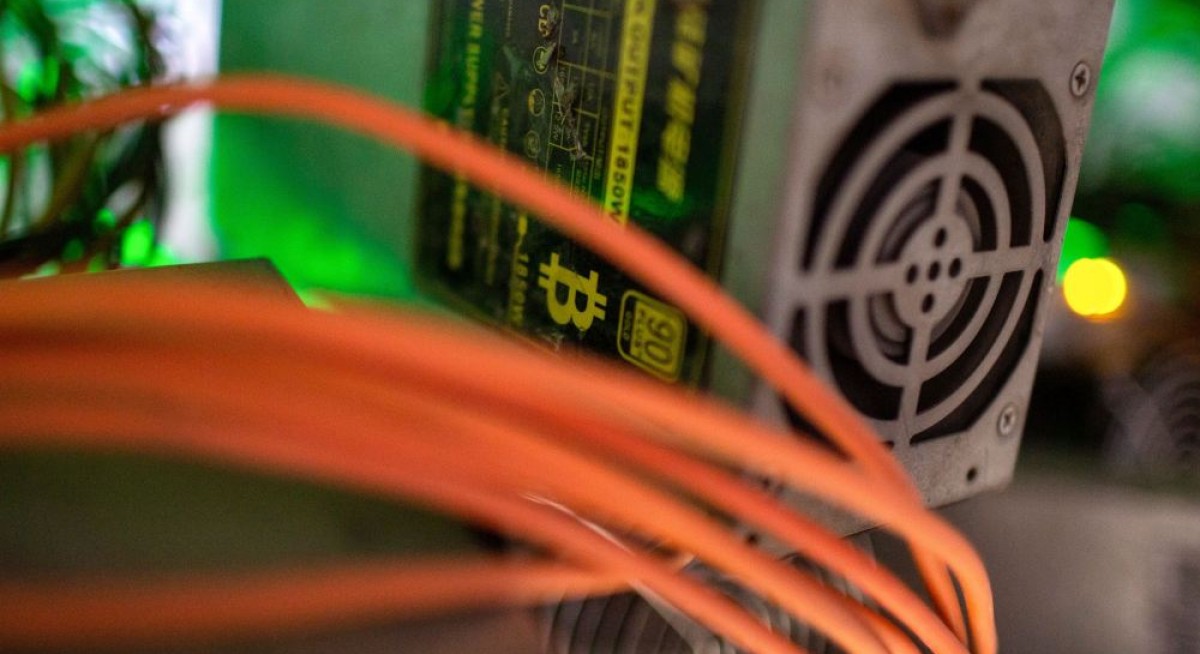 Bitcoin tumbles as Coinbase hangover rattles crypto assets 