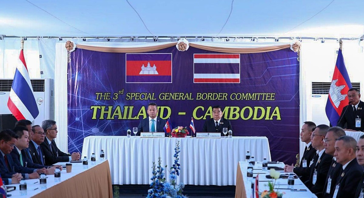 China swipes at Trump in move to be Thai-Cambodia peacemaker