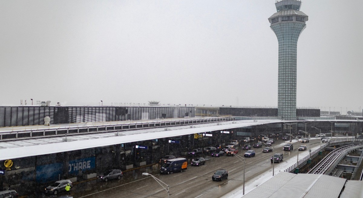 Chicago airports cancel hundreds of flights as storms swirl